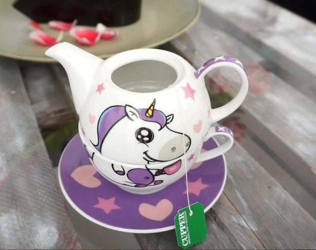 Teekanne mit Tasse Teekanne mit Tasse